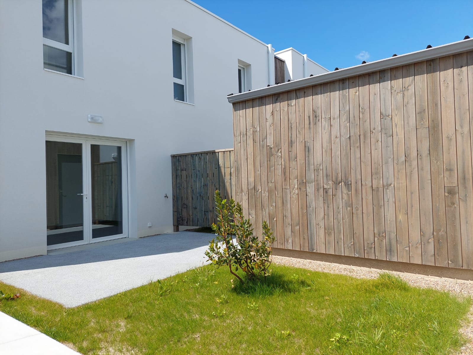 Jardinet avec abri de jardin